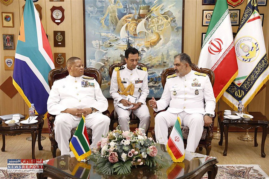 فرمانده نیروی دریایی آفریقای جنوبی با امیر دریادار ایرانی دیدار کرد