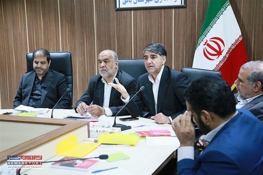 تصویر فرماندار بافق در مجمع هم‌اندیشی شهرستان: تربیت نیروی انسانی، اولویت اصلی ماست