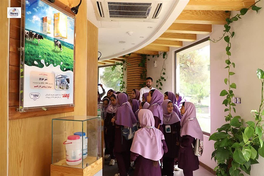 بازدید دانش آموزان دبستان معارف شیراز به عنوان سفیران استاندارد از واحد تولیدی پگاه فارس