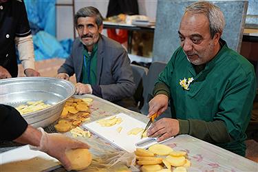 تصویر موج گسترده خدمت‌رسانی آبشار عاطفه ها به زائران در نیمه شعبان